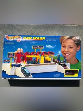 Vintage Working Hot Wheels Car Wash with Box 65610-94